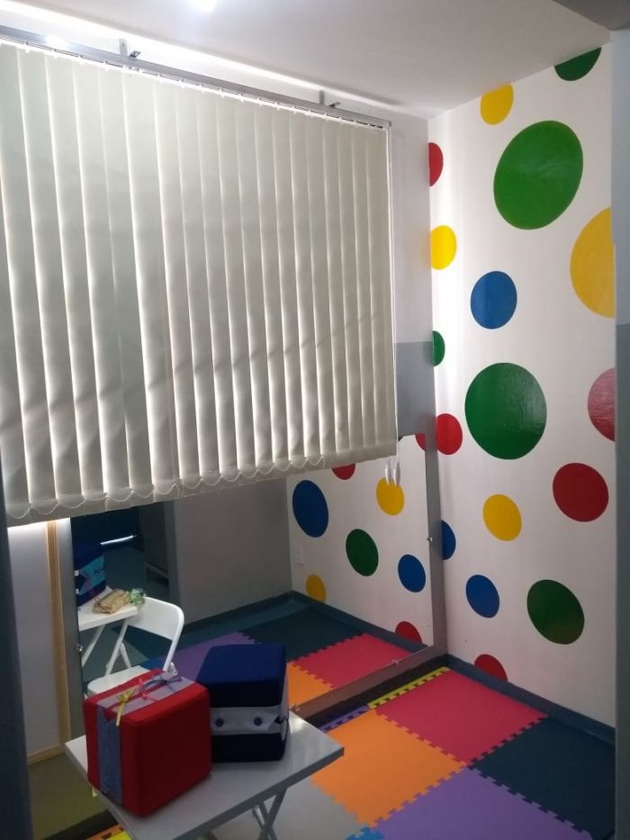 ENTREGA DO PARAPODIUM, AR COND. E SALA FONOAUDIOLOGIA.